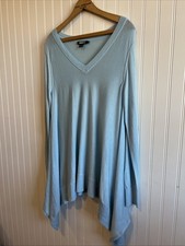 DKNY V-neck sweater women  s size small Light Blue Oversized