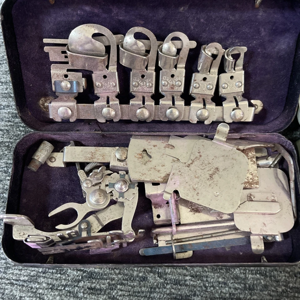 Máquina de coser vintage VariousSinger accesorio de vástago bajo dobladillo con volantes (E4) Foto 2 de 4