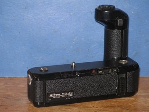 値下げ！〈美品＋〉Nikon FE2 35mmカメラ MD-12モータードライブ ニコン（Nikon） 【中古】Nikon FE2 ブラック + MD-12 モーター