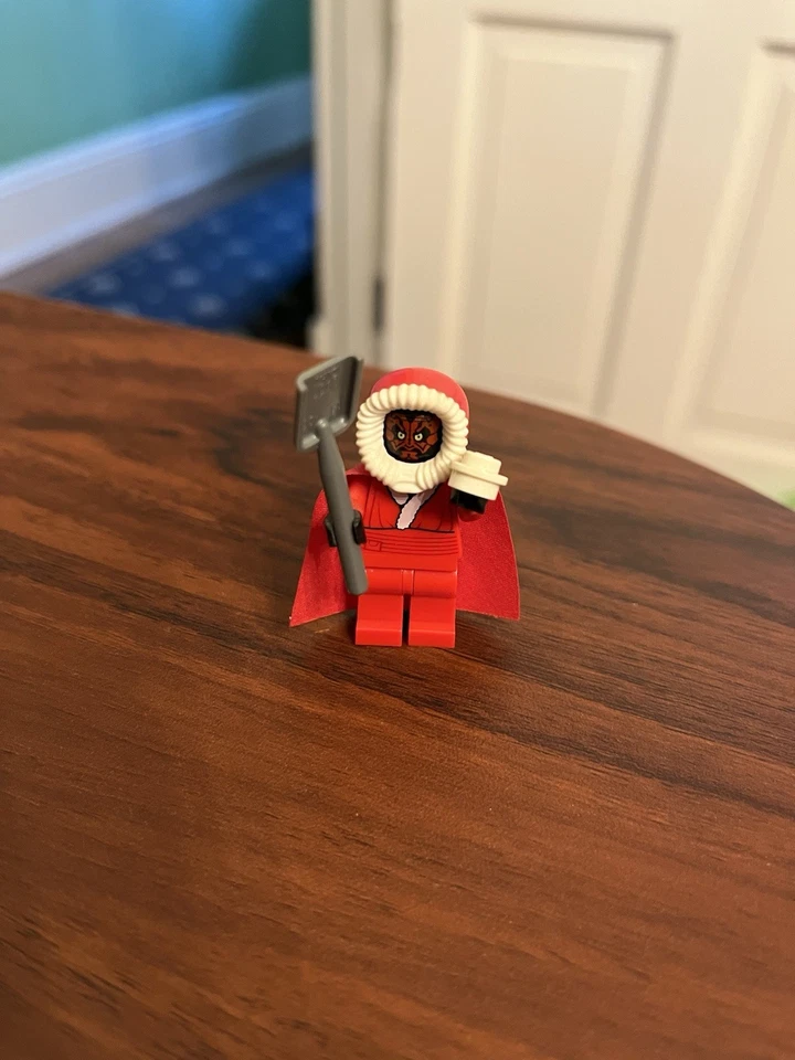 LEGO Millennium Falcon Holiday Diorama 40658 Sealed + 10 Advent Minifigures - Image 3 of 4