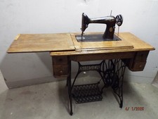 Red Eye 1921, Vintage Antique Singer Sewing Machine Model 66