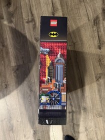 Brand New Lego Batman Gotham City 76271 - Rare Find