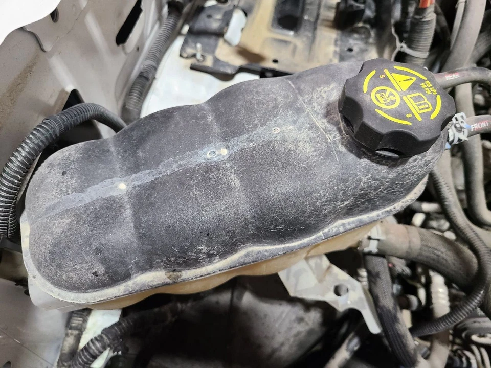 2015-2020 CADILLAC ESCALADE Coolant Reservoir 84368362 15-20 - Image 2 of 4