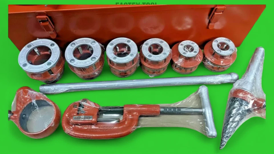 RIDGID 700 PIPE THREADER, 1/2"- 2" 12R DIE SET, REAMER, CUTTER, BOX, REFURBISHED - Image 2 of 4