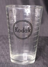 VINTAGE EASTMAN KODAK GRADUATED 16 OZ GLASS MEASURING BEAKER / CUP