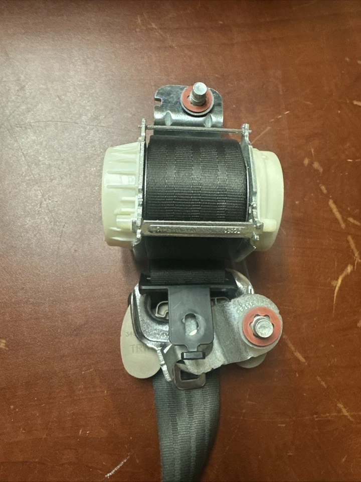 2013-2016 HYUNDAI SANTA FE RETRATOR DE CINTO DE SEGURANÇA TRASEIRO DIREITO PRETO 89820-B8500NBC - Imagem 3 de 4