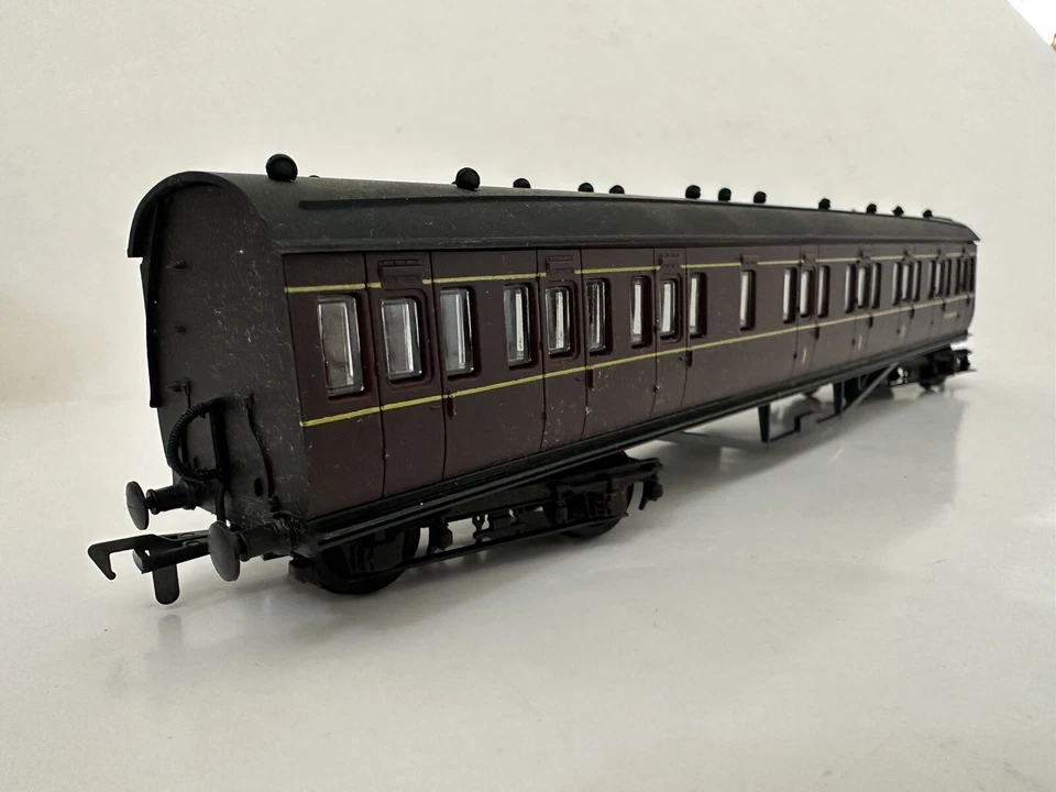 Airfix Railway System OO Scale 57Ft.Lav. Composite Non-Corridor B.R. 54252-6 - Image 3 of 4