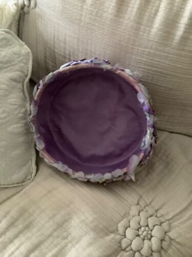 1940s 50s Vintage Pill Box Purple, Light Purple flowers - Picture 4 of 6