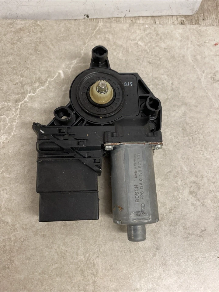 Volkswagen Golf MK 2012 6 O/S motor ventana trasera derecha 0130821431 5K095970AD Foto 3 de 4