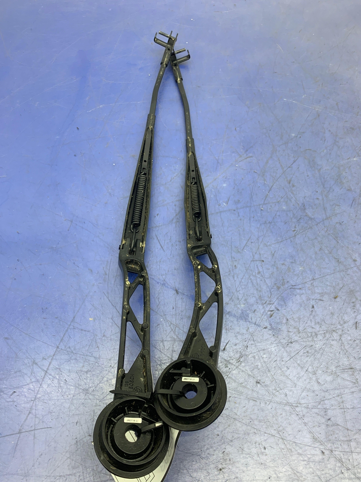 2014 - 2020 BMW I8 OEM FRONT RIGHT & LEFT WINDSHIELD WIPER ARM SET 61617322156