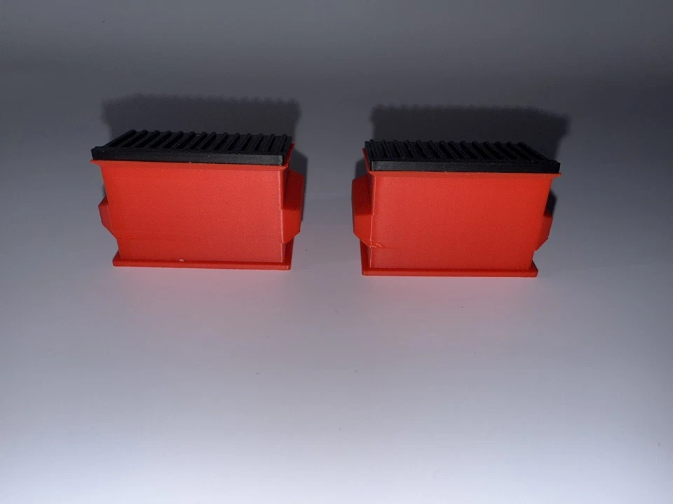 1:48 O Gauge Dumpsters - Red 4pk - Image 4 of 4