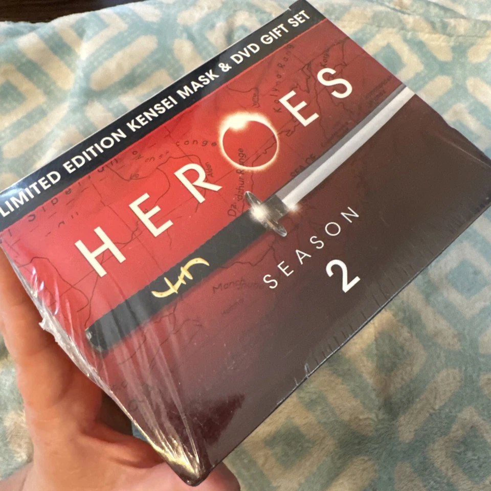 Heroes Season 2 DVD Limited Edition Kensei Mask & Gift Set - Brand New - Image 3 of 4