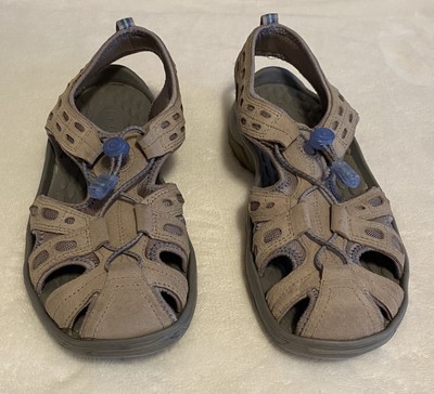 clarks waterproof sandals