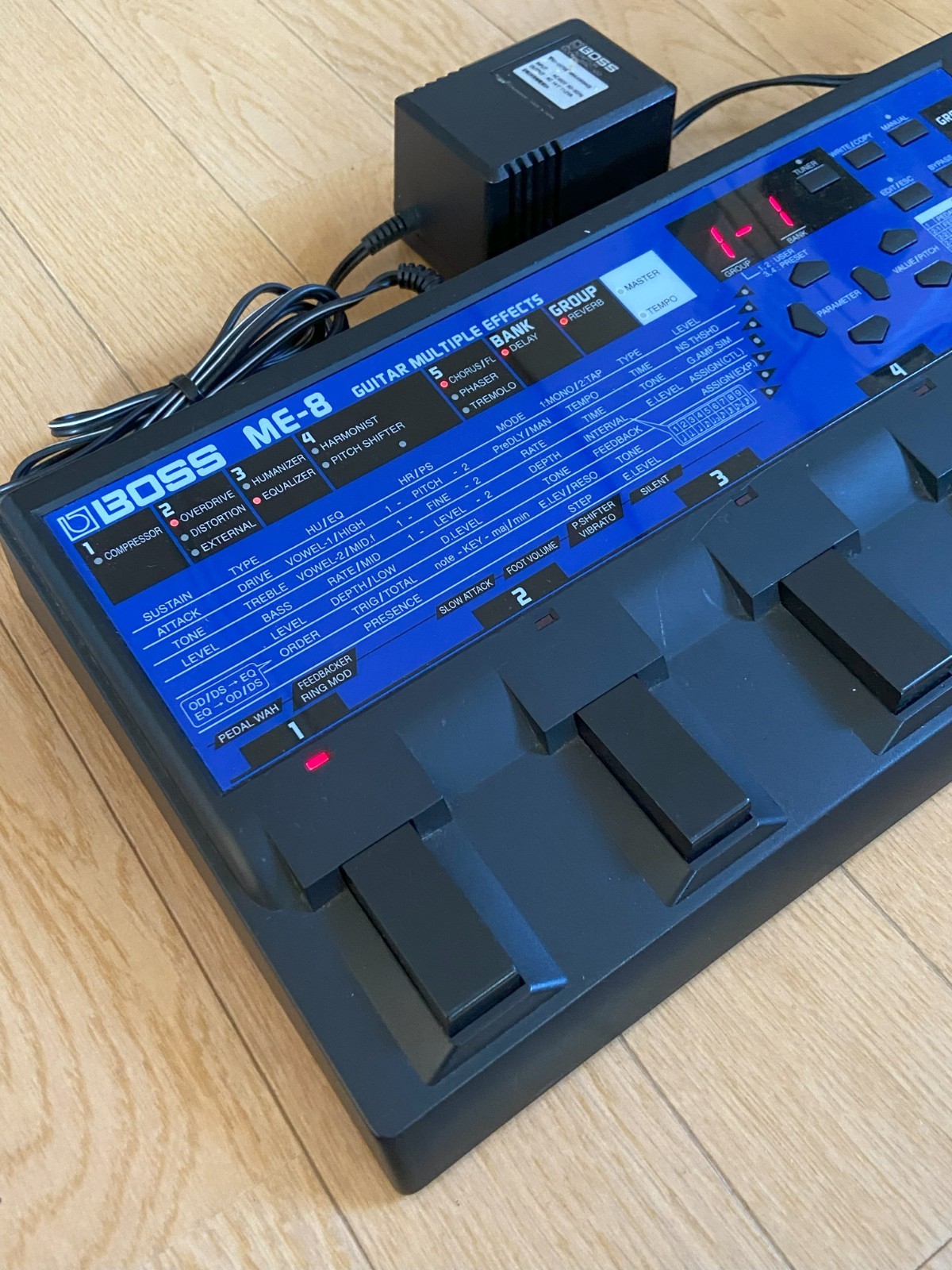 Boss ME-8 Guitar Multi-Effects Pedal  Adapter Included  Used free shipping