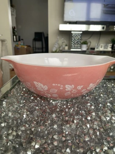 VINTAGE PYREX GLASS 4QT PINK MIXING BOWL GOOSEBERRY DESIGN MIXING BOWL #444