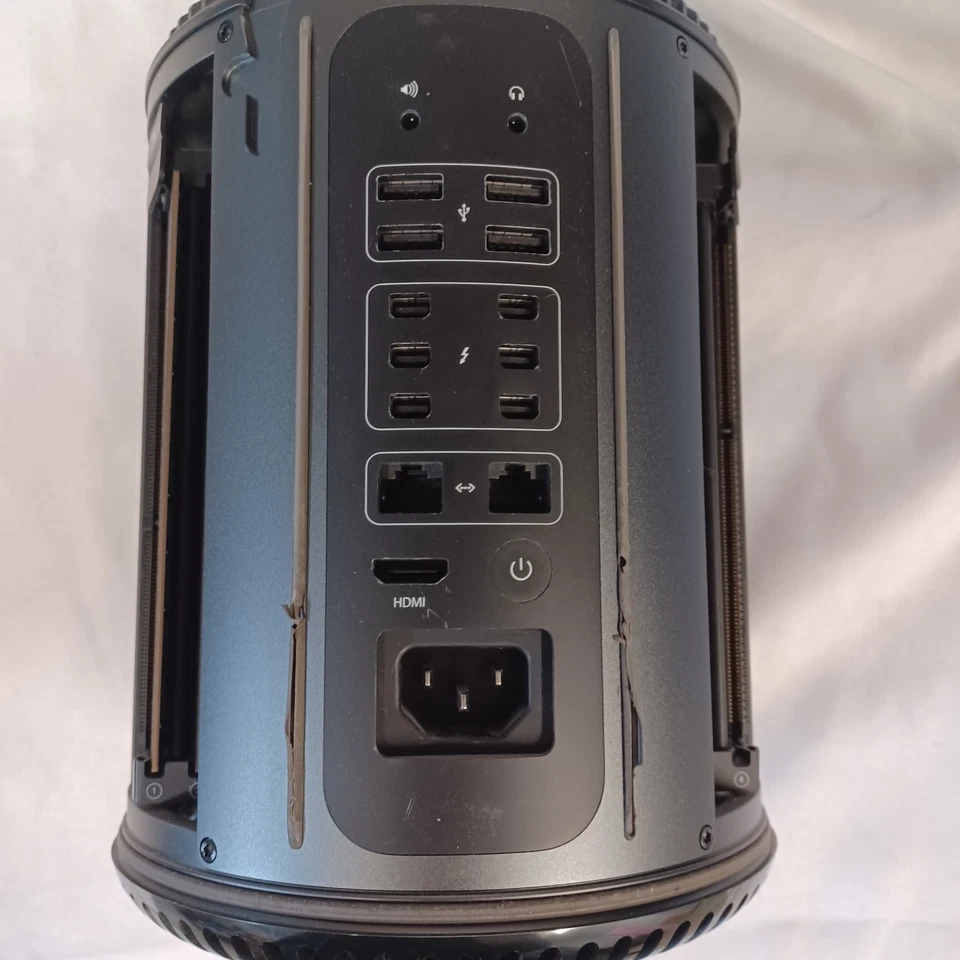 Apple Mac Pro "Quad Core" 3.7 (Late 2013) 6,1 Intel Xeon E5 12GB RAM 250GB Drive - Image 2 of 4