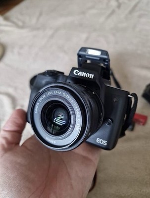Canon EOS M50 24.1MP DSLR-Kamera mit  EF-M 15-45mm f/3.5-6.3 IS STM Objektiv