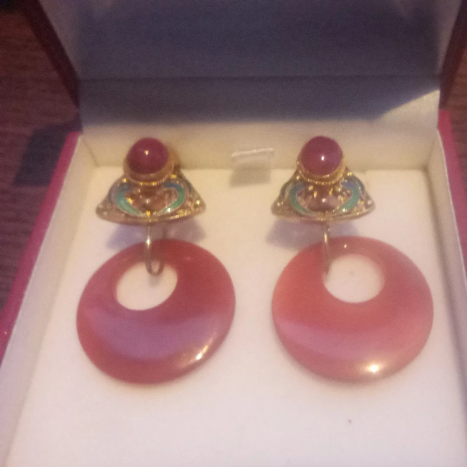 pendientes chapados en oro con rubí y colgante  Foto 3 de 4