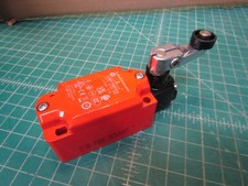 1 – Allen Bradley 246C TYPE 1 Guardmaster Limit Switch 240V 3A. NEW out of the o