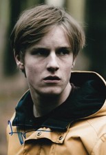 LOUIS HOFMANN signed Autogramm 20x30cm DARK NETFLIX in Person autograph COA