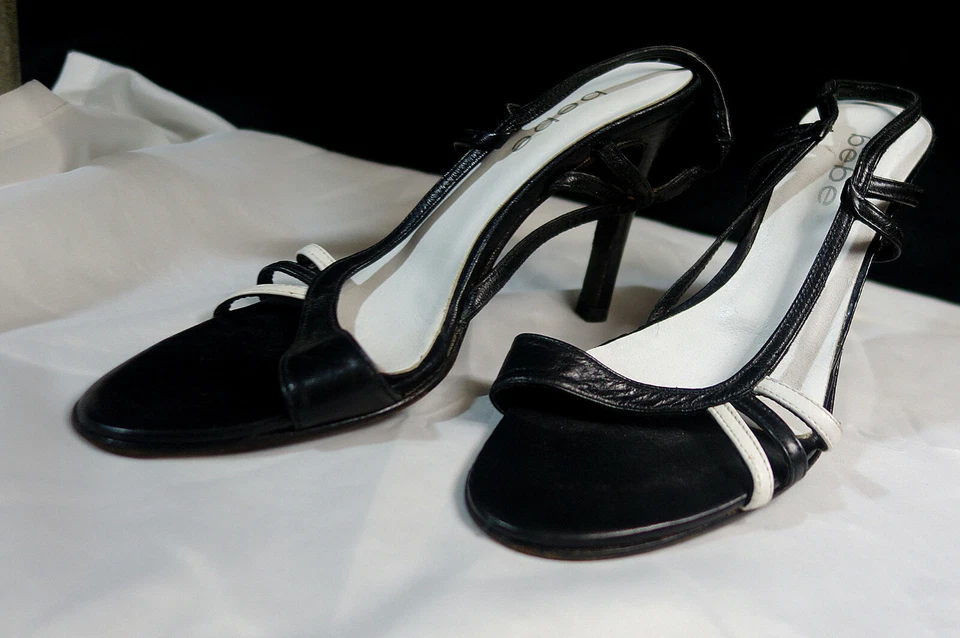 Impresionante cabestrillo trasero/tacones Bebe talla 6 Foto 2 de 4