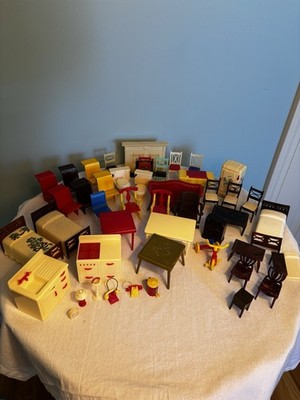 Renwal, Ideal, & Plasco Vintage Dollhouse Plastic Painted Furniture Lot of 44 Pc