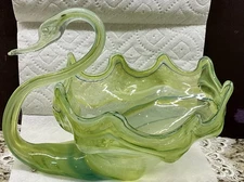 VTG. MCM SOONER ART GLASS MURANO  GREEN SWIRL SWAN CENTERPIECE BOWL