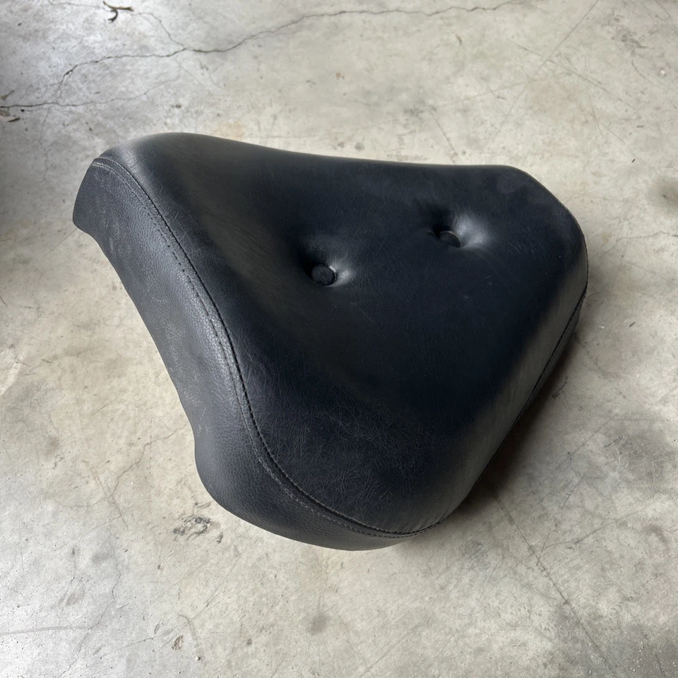Conjunto de cojín de asiento delantero OEM Suzuki GZ250 1999-2010 Foto 4 de 4