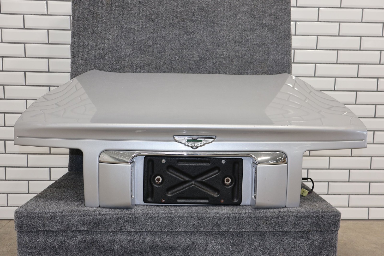 99-03 Aston Martin DB7 Vantage V12 Trunk Deck Lid (Stronsay Silver) See Photos