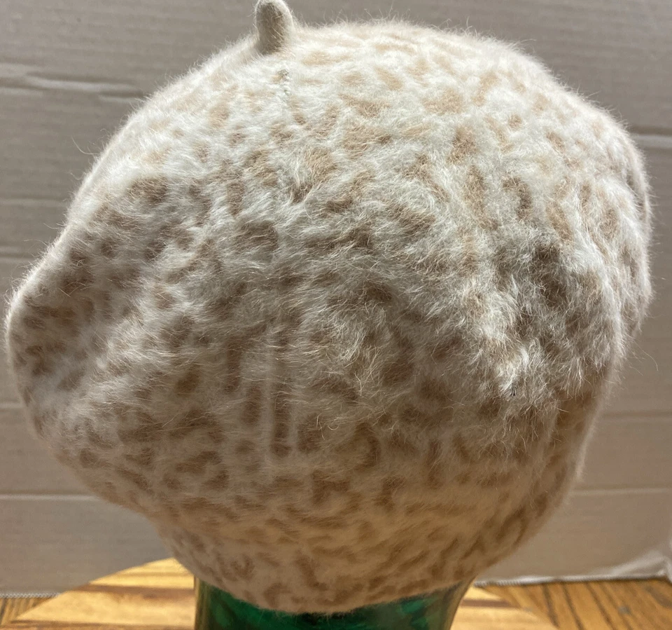 BOINA CALVIN KLEIN COLOR CREMA MEZCLA ANGORA, ESTAMPADO ANIMAL TOSTADO.   MUY LINDO!  07 Foto 3 de 3