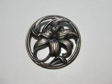 VINTAGE DESIGNER SIGNED DANECRAFT STERLING REPOUSSE FLOWER OPEN WORK BROOCH PIN