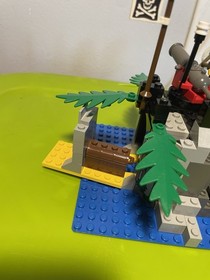 Lego Pirates Treasure Chest (1788) Rare Set - 98% Complete w/ Minifigures 1995
