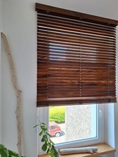 Zwei neue Holzjalousien,  Lamellenbreite 50mm. 