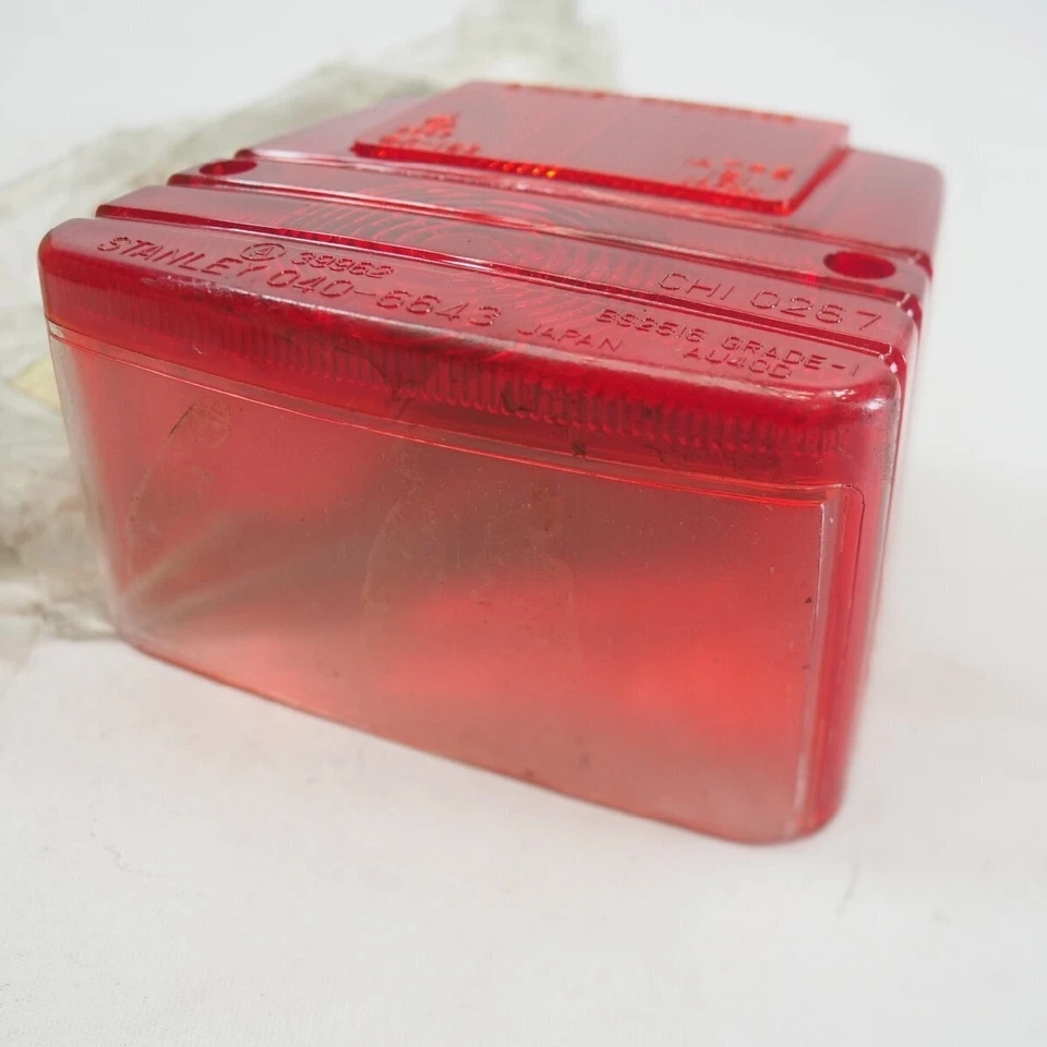 Lente lámpara trasera genuina Kawasaki AR50 AR80 AR50S AE50 23026-1026 nueva sin usar Foto 4 de 4