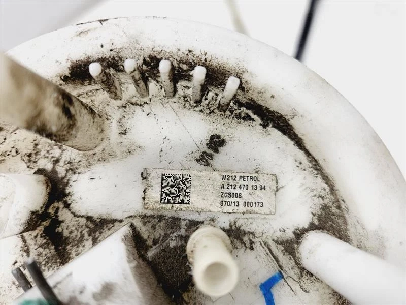 Mercedes-Benz C250 2013 tanque de combustible unidad de envío OEM 2124701394 Foto 4 de 4