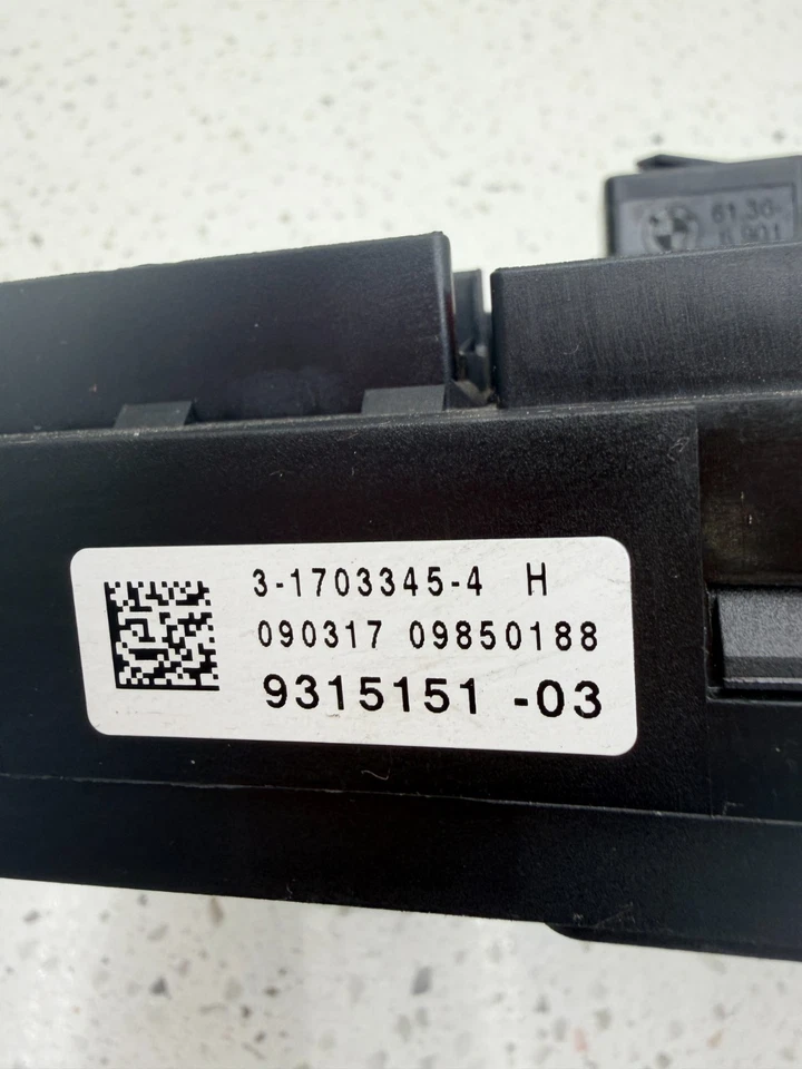 2015-2018 BMW X4 M40 REAR POWER DISTRIBUTION FUSE BOX CONTROL MODULE 9315151-03 - Image 3 of 4