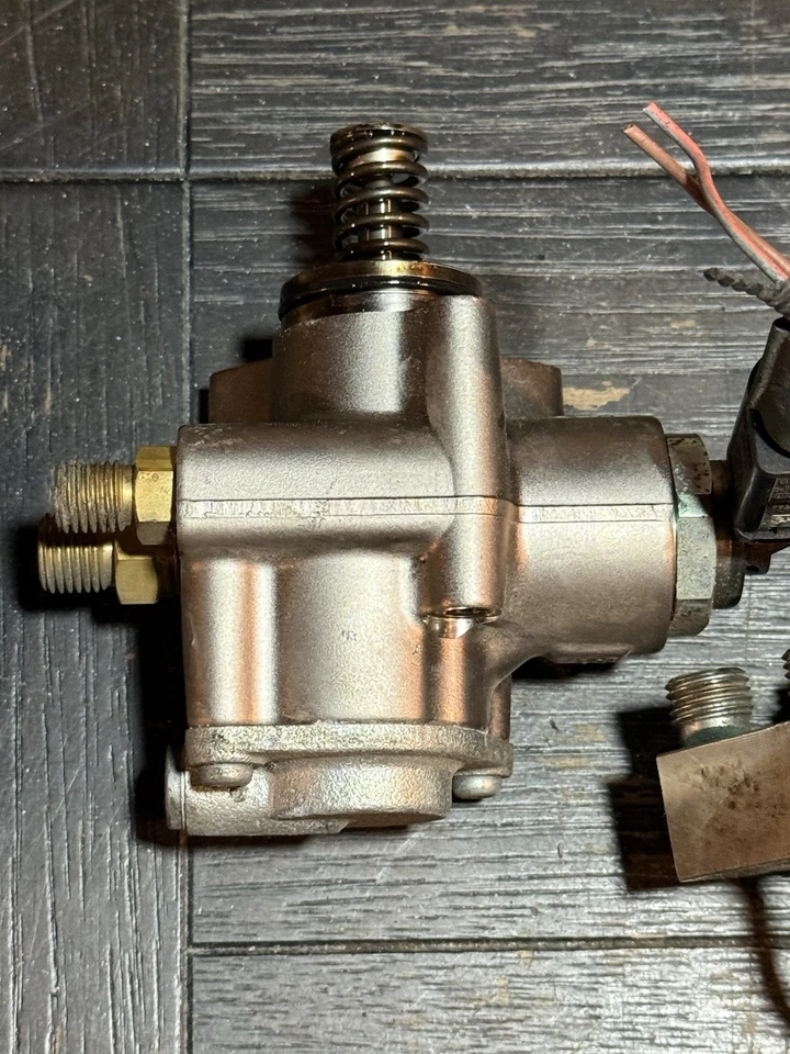 原始设备制造商奥迪 7-11 A6 A8 RS4 S5 4.2L V8 高压燃油泵一对 B7 C6 D3 B8 4L — 第 3/4 张图片