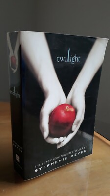 The Twilight Saga Ser.: Twilight by Stephenie Meyer (2006, Trade