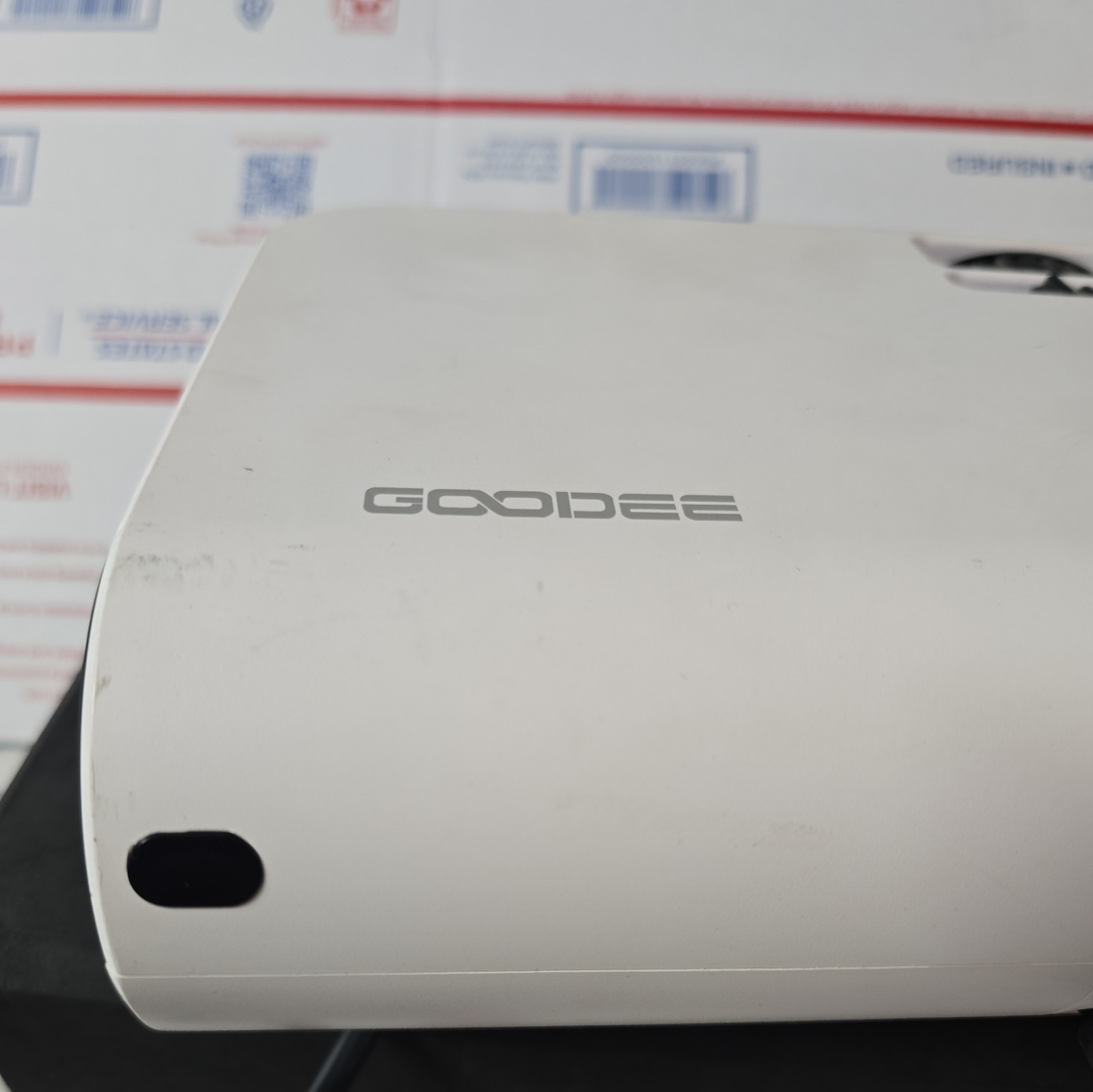 Mini Projector, GooDee W18 WiFi Movie Projector with Synchronize Smartphone Scre