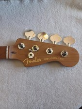 Fender American Ultra ll Precision Bass manico in acero tostato con accordatori