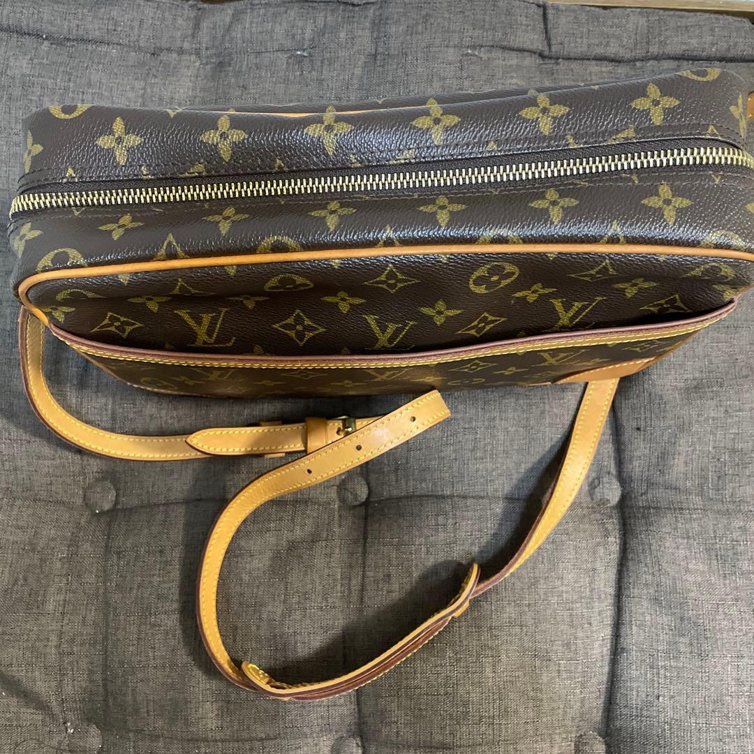 [Almost unused item] Louis Vuitton Trocadero 30 Monogram Shoulder Bag image 8