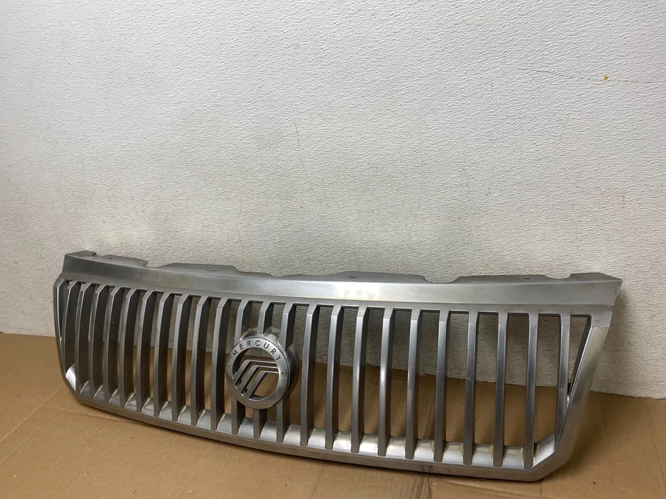 Parrilla superior delantera Mercury Mountaineer 2002 a 2005 OEM G6817 DG1 Foto 2 de 4