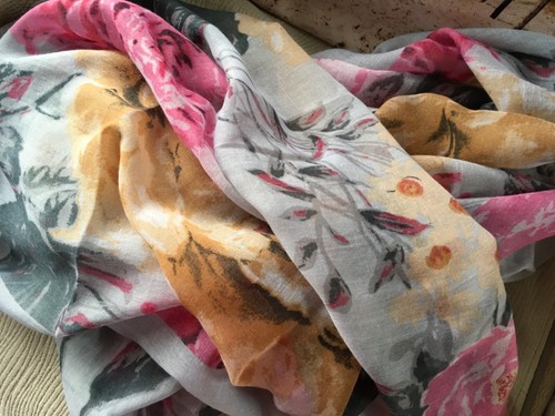HOTTER SCARF ~ 100% POLYESTER ~ 70” X 35” ~ FLORAL DESIGN ~ NEW WITH TAGS - Picture 11 of 11
