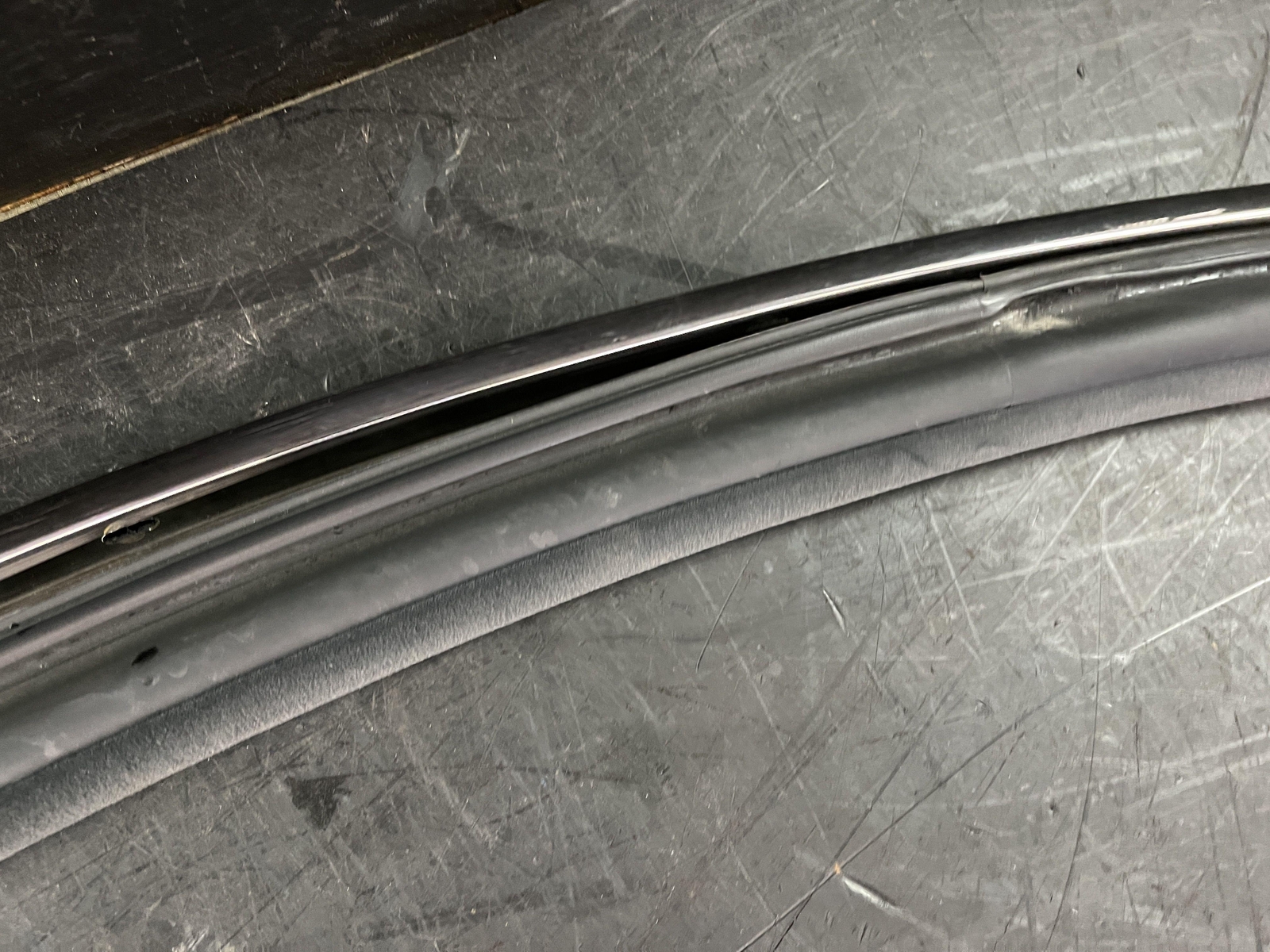 03-10 BENTLEY CONTINENTAL GT PASSENGER RH EXTERIOR CHROME ROOF TRIM 3W8853704F