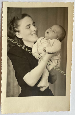 orig. Foto AK Mutter Kind um 1940 Baby Frau Dame 