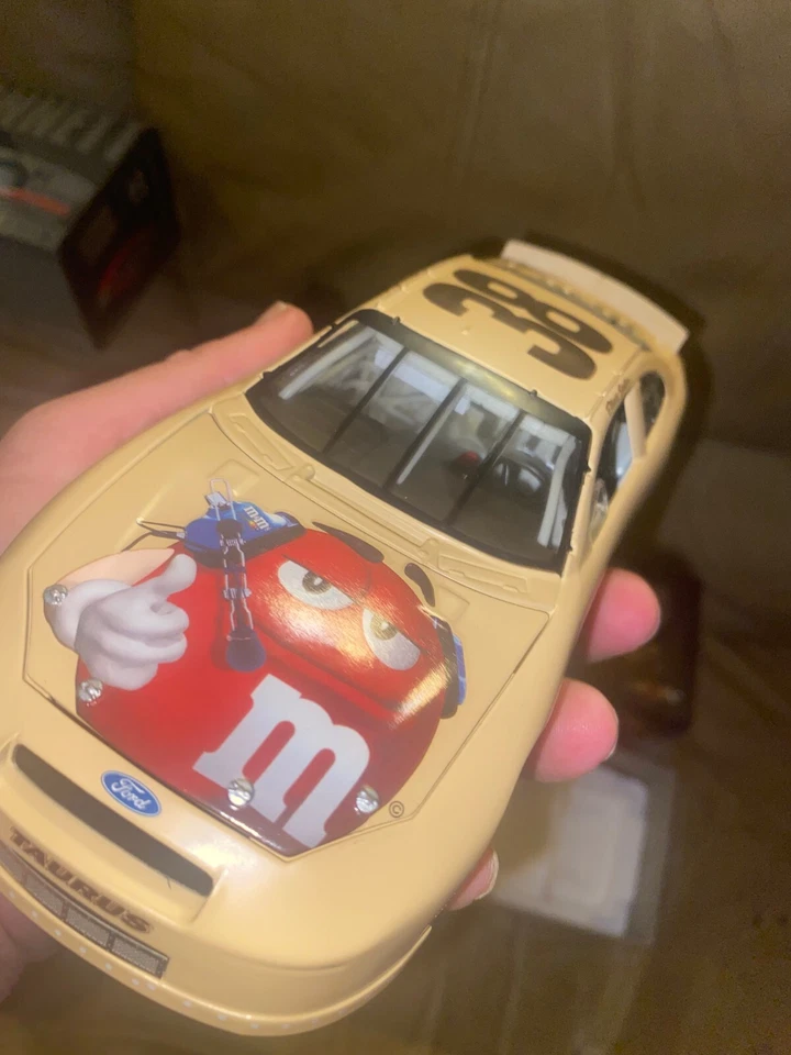 Elliott Sadler #38, 2005 Taurus Club Car. Coche de prueba/M's. NASCAR de acción Foto 4 de 4