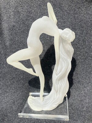 Art Deco Stil Milchharz Statue Figur einer nackten Frau signiert