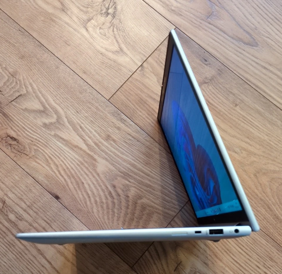 HP Elitebook 835 G10 Ryzen 5 7540U 3.2GHz 16GB 256GB SSD 13.3" Touchscreen - Image 3 of 4