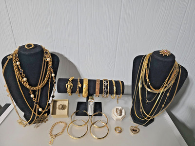Special, Wow Gold Tone Jewelry lot Some signed