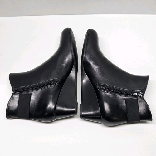 Stivaletto Vaneli nero in pelle con zeppa, donna taglia 8,5 perfette condizioni - Foto 2 di 9